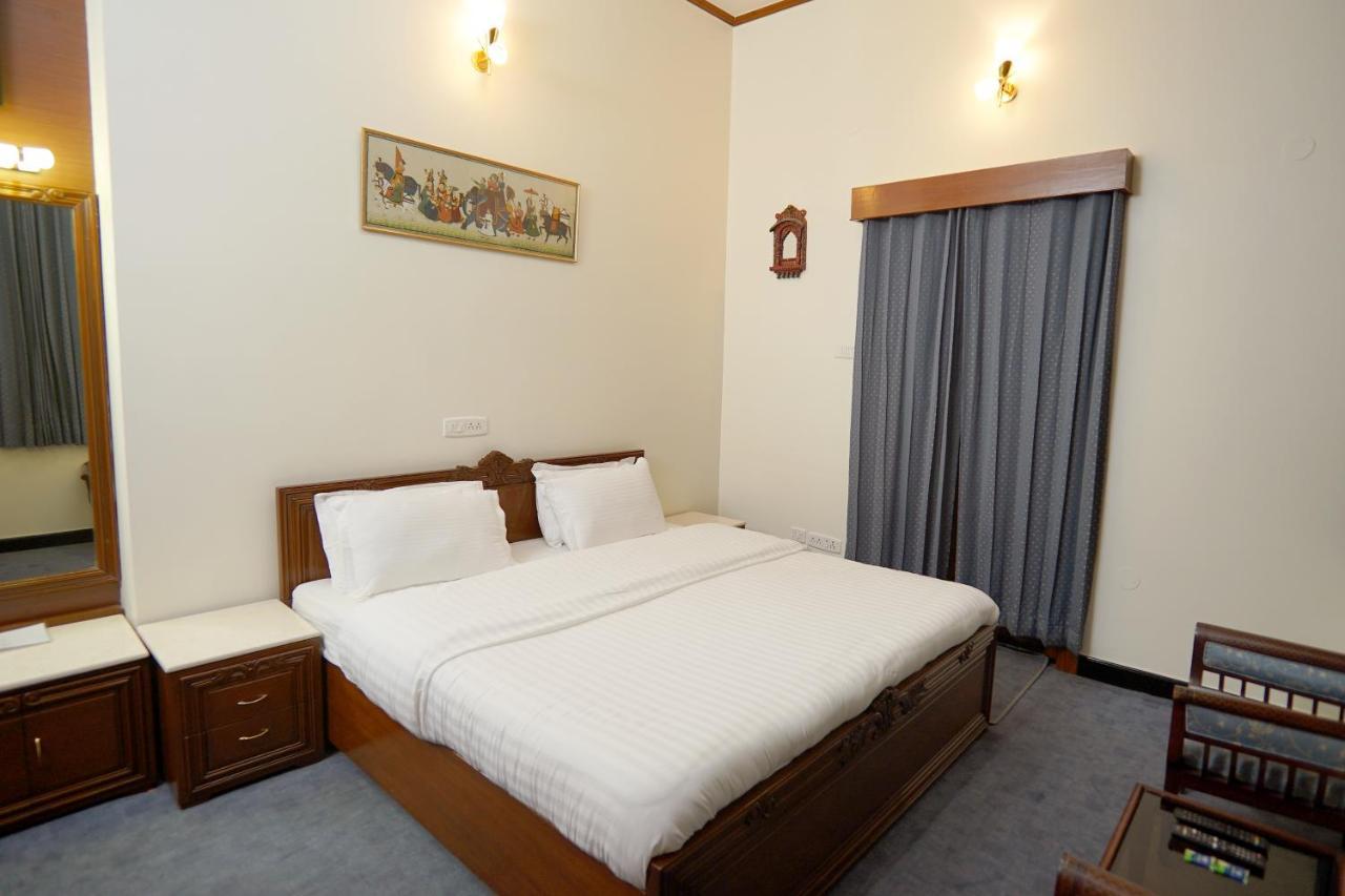 Bed and Breakfast The Edgeworth à Shimla Extérieur photo