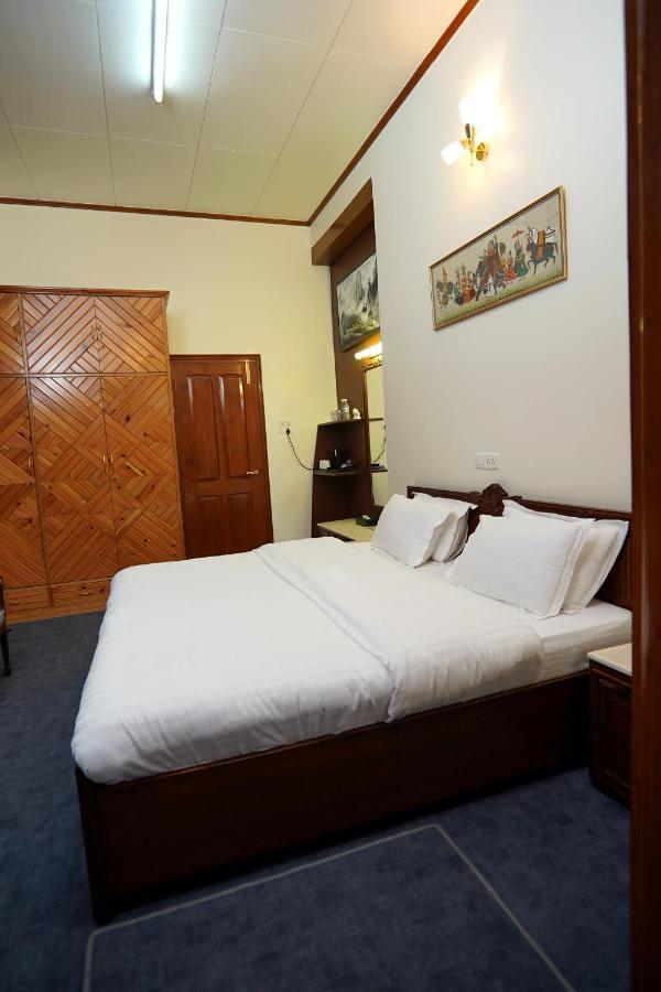 Bed and Breakfast The Edgeworth à Shimla Extérieur photo