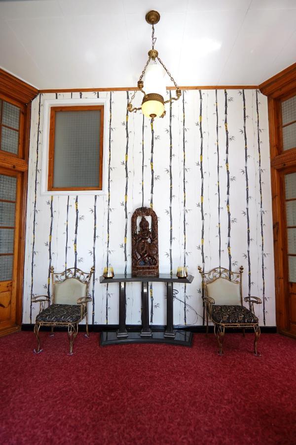 Bed and Breakfast The Edgeworth à Shimla Extérieur photo